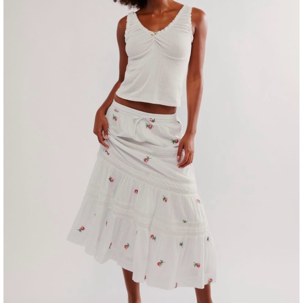 Embroidered White Skirt